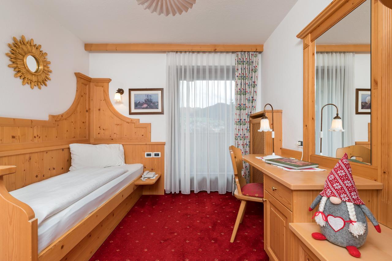 Hotel Christian Corvara Zewnętrze zdjęcie